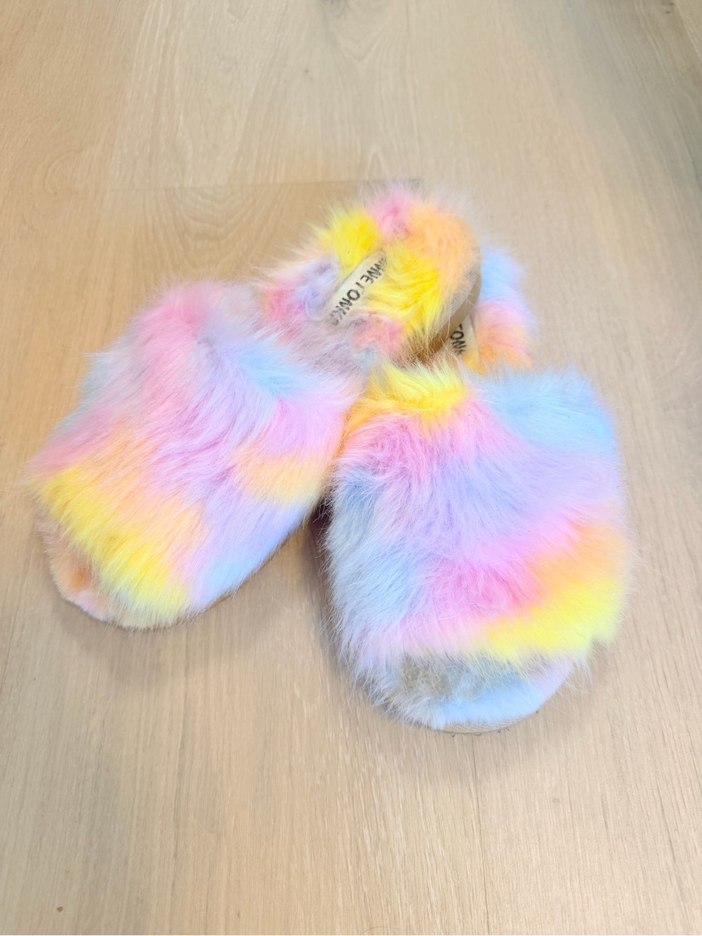 MINNETONKA Rainbow Faux Fur Slippers Size 10